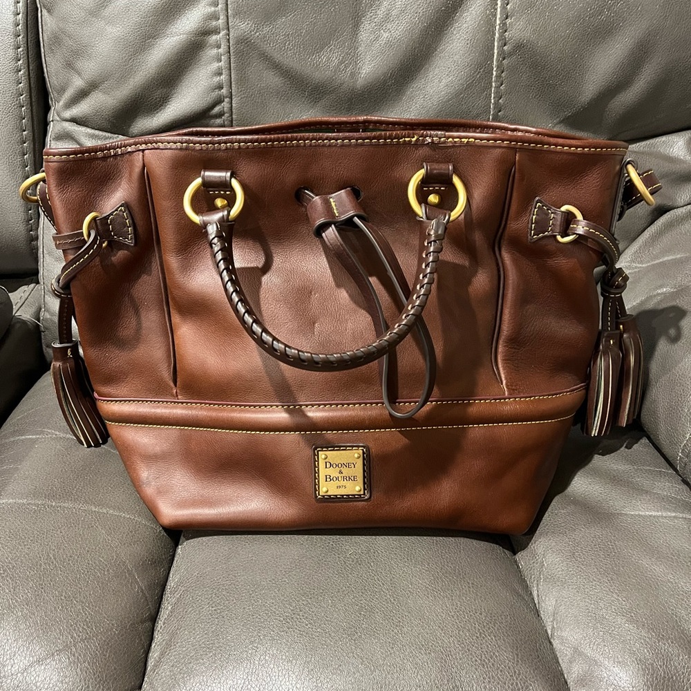 Brand new never been used Dooney & Bourke purse